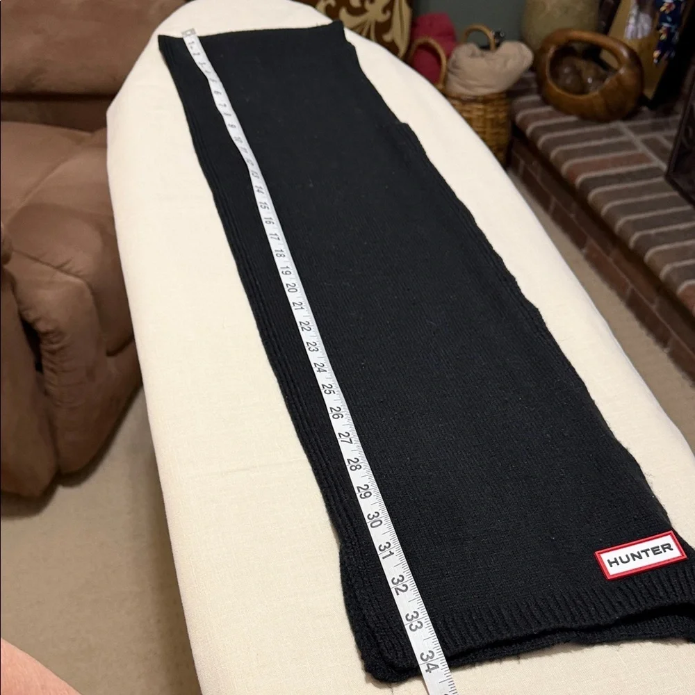 Hunter Classic Black Scarf with Red & White Tag. Unisex.